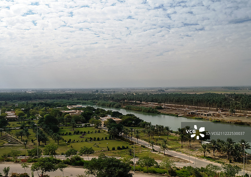 从巴比伦希拉侯赛因故宫看到的幼发拉底河图片素材