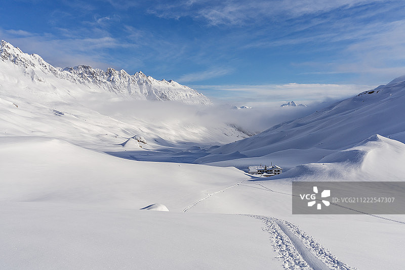 新雪后的海德堡小屋图片素材