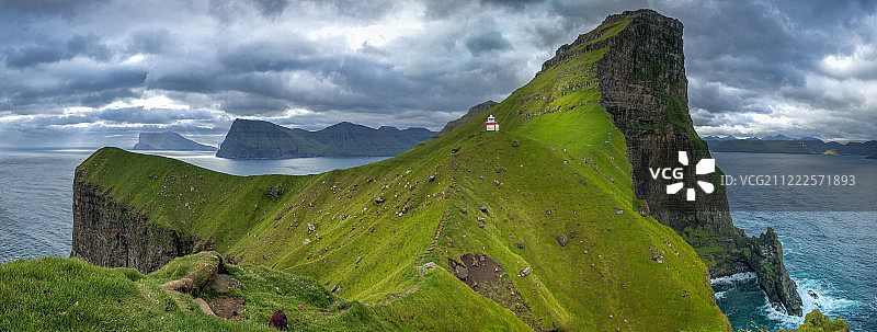 法罗群岛悬崖步道图片素材