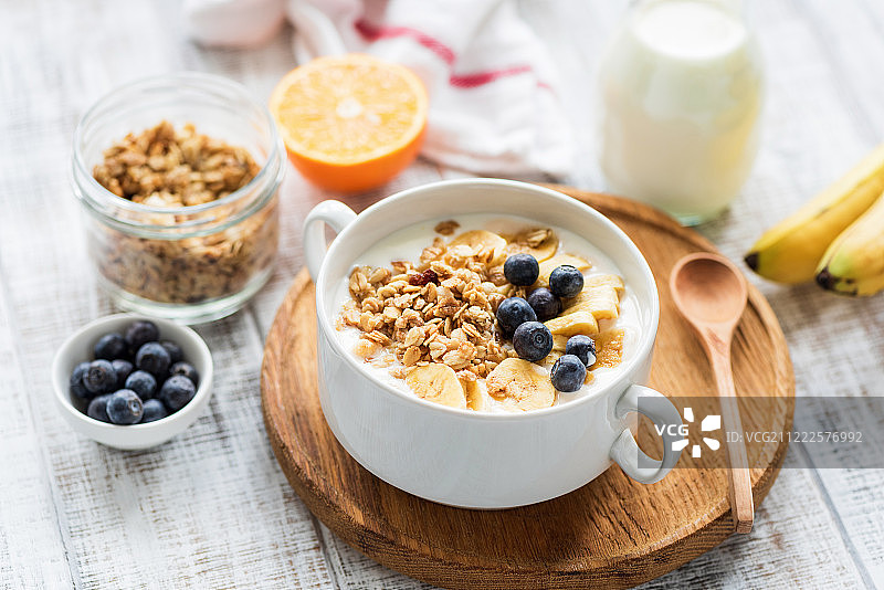 水果牛奶燕麦碗图片素材