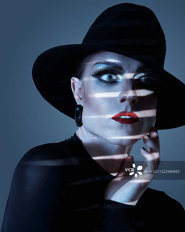 戴帽子的女人棚拍人像，加拿大多伦多图片素材