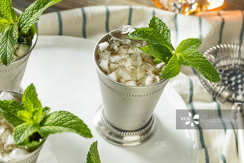 自制肯塔基薄荷朱利酒图片素材