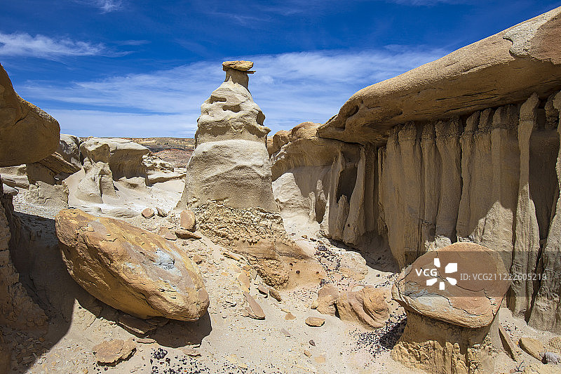 在烤箱旁的厨师图片素材