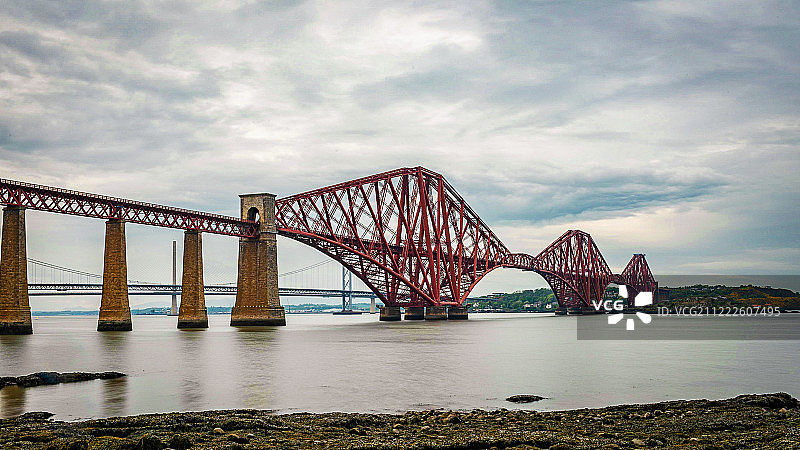 桥梁上空的云彩图片素材