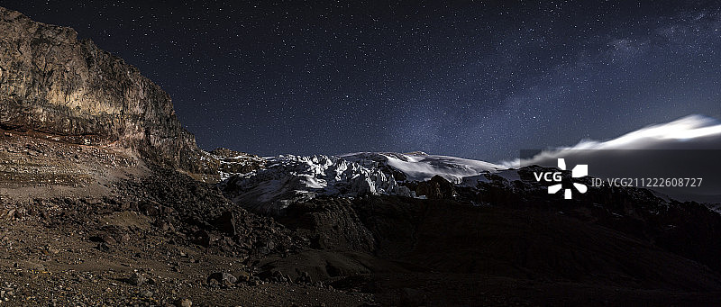 厄瓜多尔卡扬贝火山全景图片素材