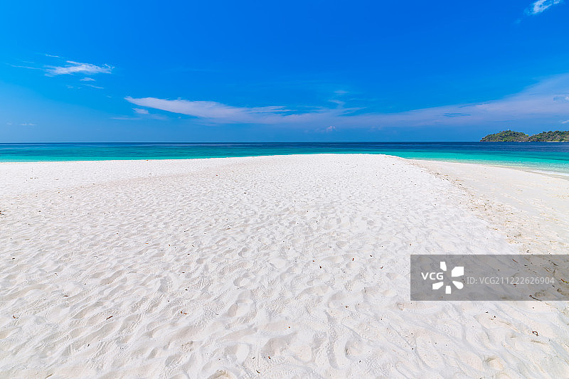热带海滩天堂与蓝天图片素材