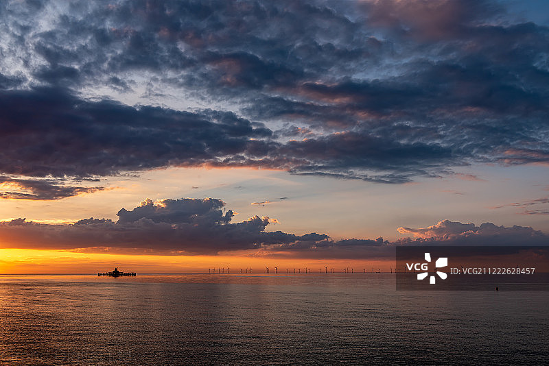 赫恩湾码头5月24日日落图片素材