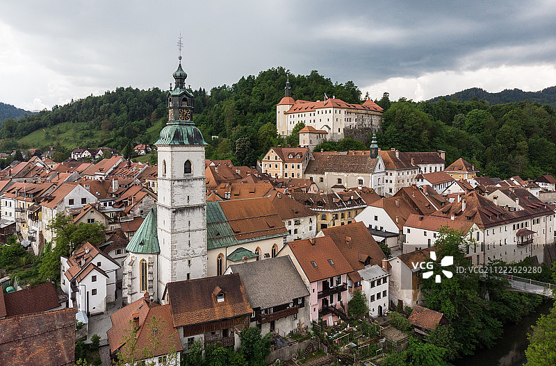 斯洛文尼亚什科菲亚洛卡古镇的中世纪城堡图片素材