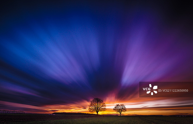 暴风雨日落图片素材