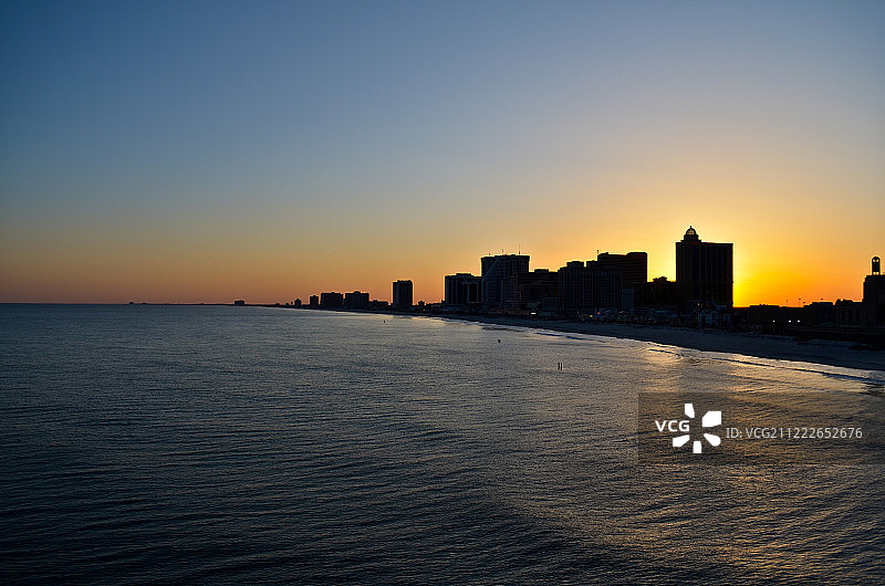 日落时分的城市和海景图片素材