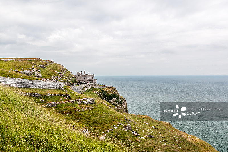 英国威尔士兰迪德诺：大奥姆角海洋路和大奥姆角灯塔图片素材