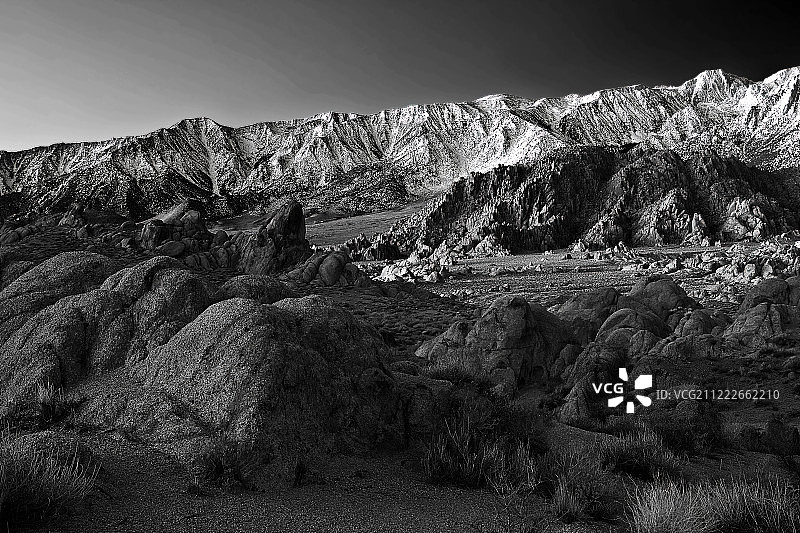 加利福尼亚州阿拉巴马山丘惠特尼山黎明岩石图片素材