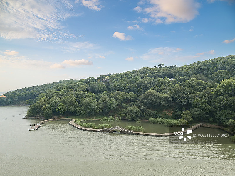 无人机航拍无锡鼋头渚万浪桥风光图片素材