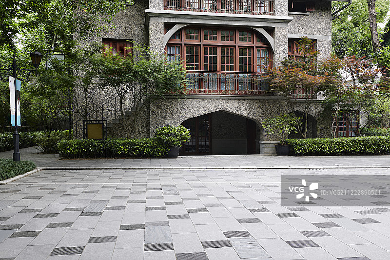 上海欧式老洋房和庭院广场图片素材