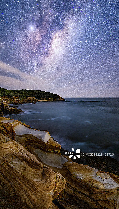 星空下的海岸线图片素材