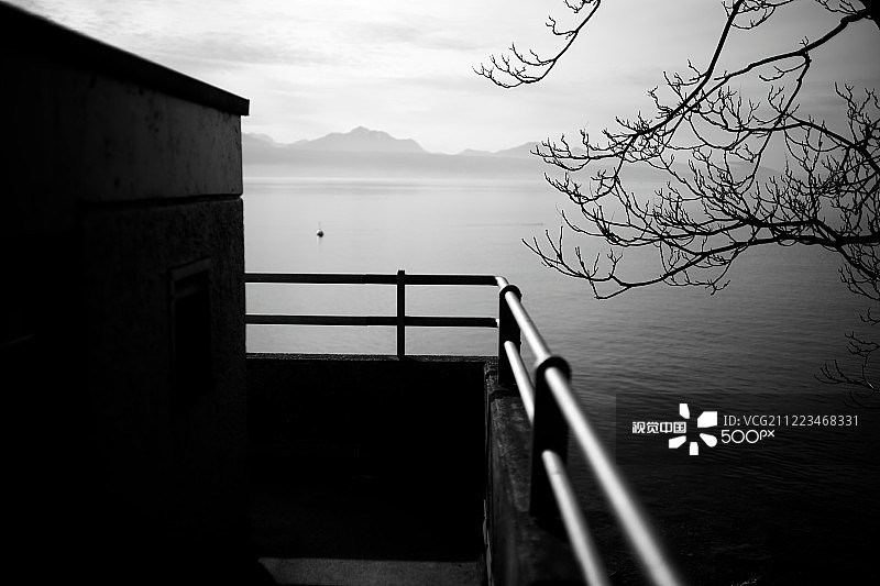 从瑞士洛桑眺望法国埃维昂的阿尔卑斯山（2016-02-02，#2）图片素材