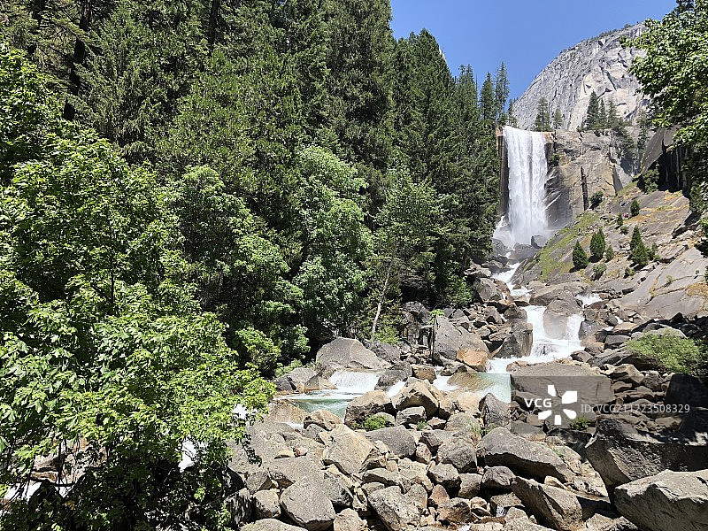 优胜美地国家公园弗纳尔瀑布图片素材