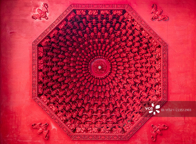 九份霞海城隍庙屋顶蝙蝠纹理雕刻图片素材