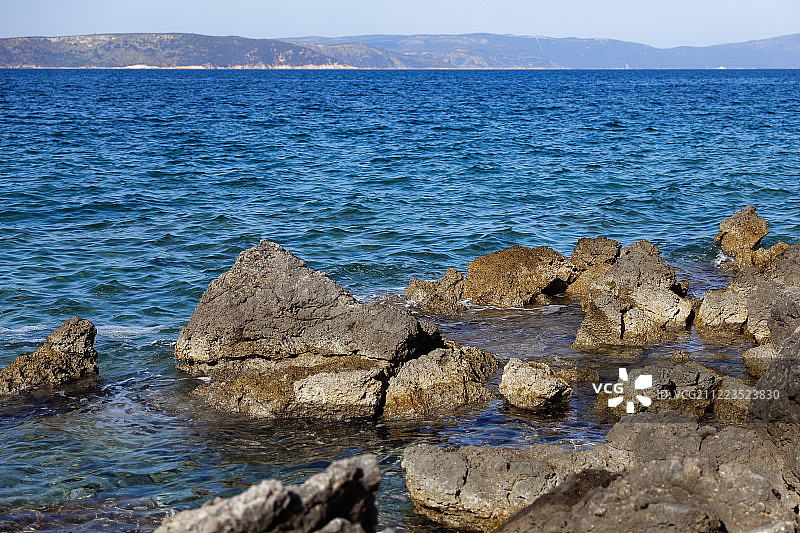 克罗地亚亚得里亚海的岩石海湾图片素材