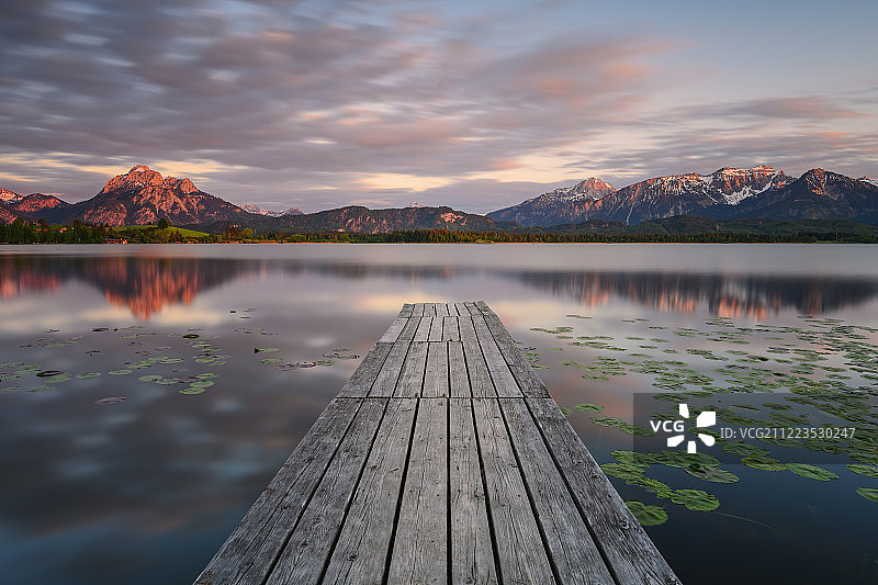 傍晚的光芒图片素材