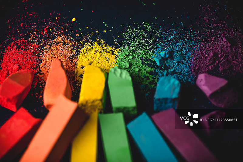 彩色碎粉笔景观图片素材