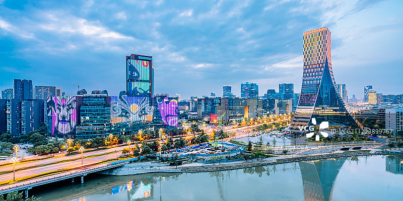 中国四川成都欧洲中心夜晚灯光秀图片素材