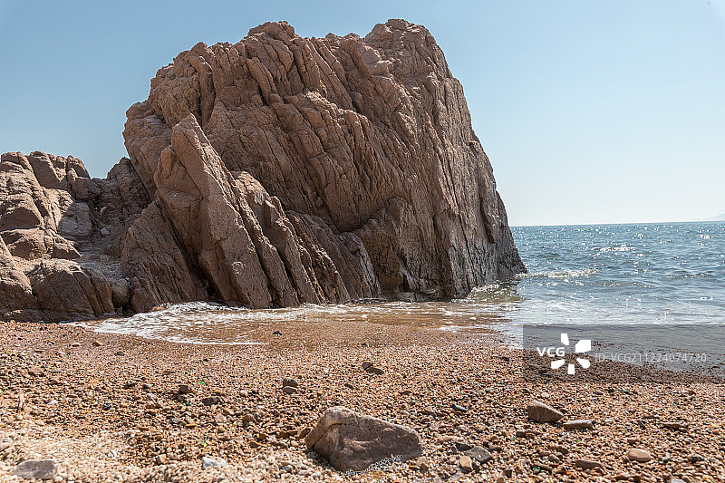 海边巨大的礁石图片素材