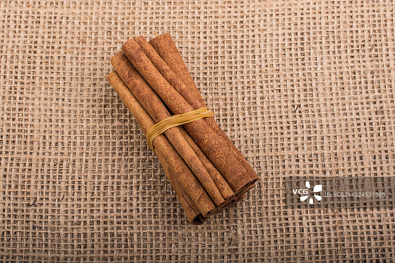 画布上的肉桂棒图片素材