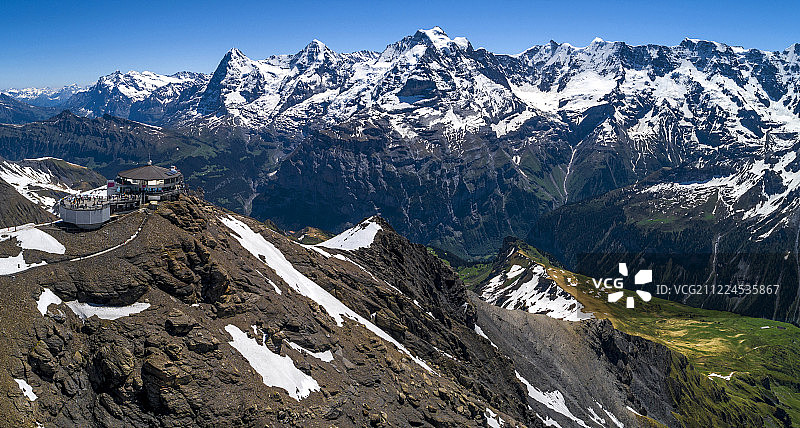 瑞士 阿尔卑斯山脉 雪朗峰观景台 航拍 少女峰 僧侣峰 艾格峰图片素材