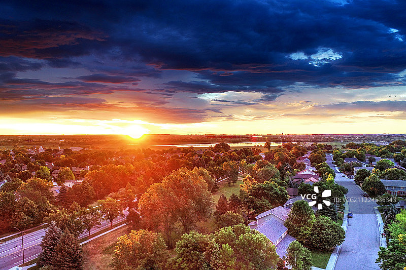 柯林斯堡英国牧场日出图片素材