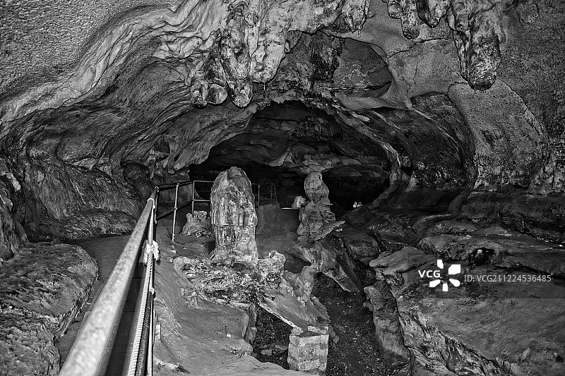 黑白黑暗洞穴图片素材