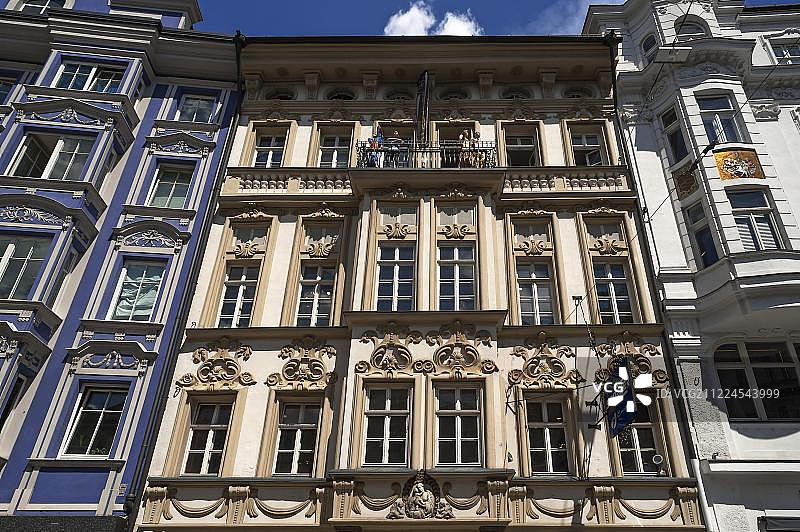 特罗耶-斯保尔宫，1680年，老卢卡斯·克拉纳赫的玛丽亚希尔夫画像，玛丽亚·特蕾西亚大街，因斯布鲁克，蒂罗尔州，奥地利，欧洲图片素材