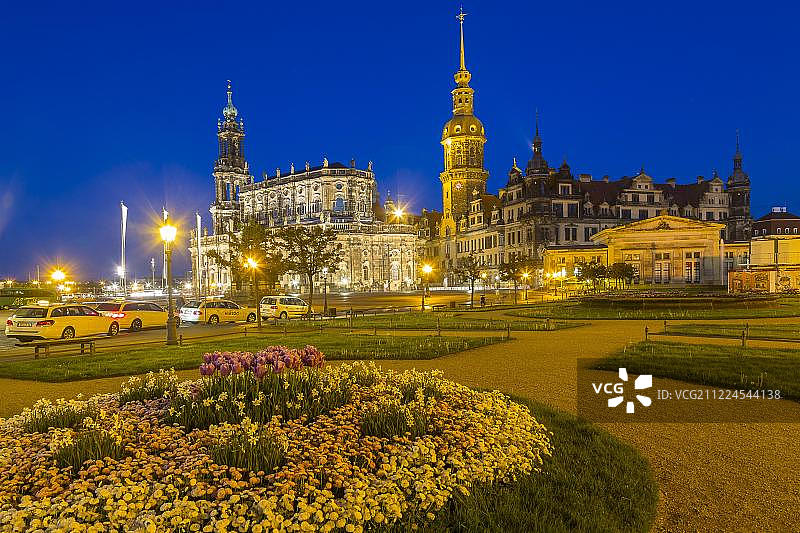 德国德累斯顿剧院广场夜景图片素材