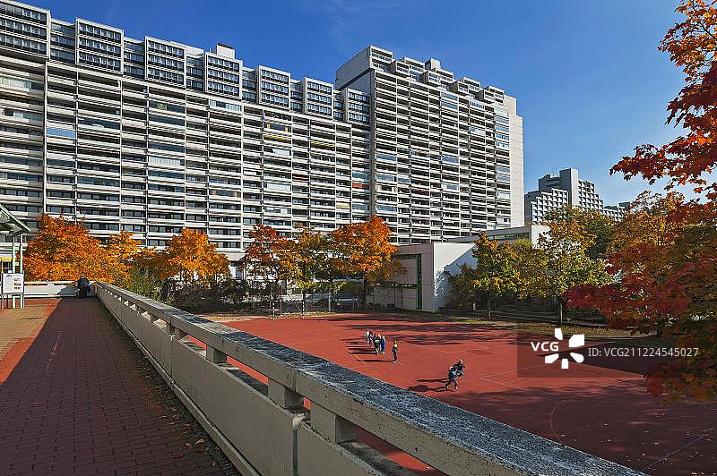 德国巴伐利亚慕尼黑前奥运村的摩天大楼图片素材