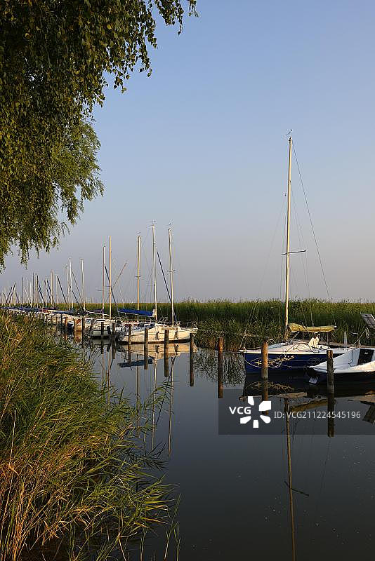 奥地利布莱滕布伦度假胜地诺伊锡德尔湖码头图片素材