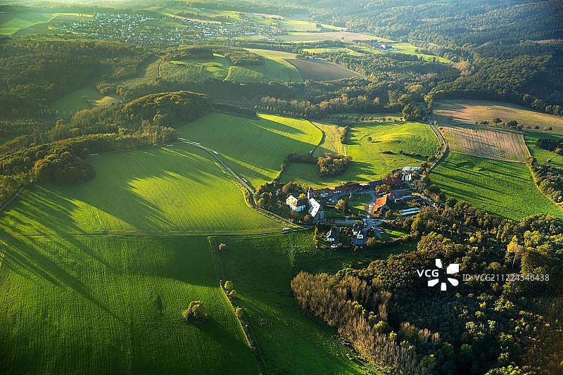 贝斯特维格修道院，丘陵景观，德国图片素材