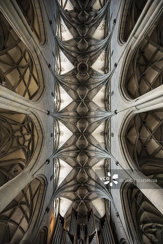 圣尼古拉斯教堂的肋状拱顶，位于德国巴登-符腾堡州康斯坦茨湖畔于伯林根图片素材