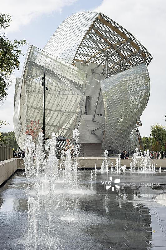 路易威登基金会：巴黎布洛涅森林的现代艺术博物馆图片素材