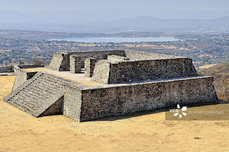 墨西哥莫雷洛斯州科韦尔纳瓦卡索奇卡尔科遗址的金字塔图片素材