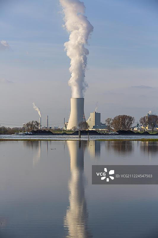 德国杜伊斯堡瓦尔苏姆燃煤电厂冷却塔图片素材