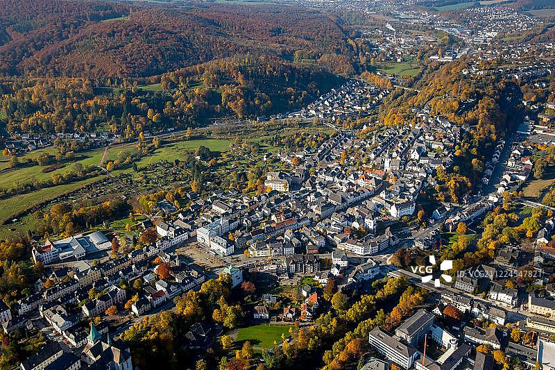 德国阿恩斯贝格秋季历史中心景观图片素材