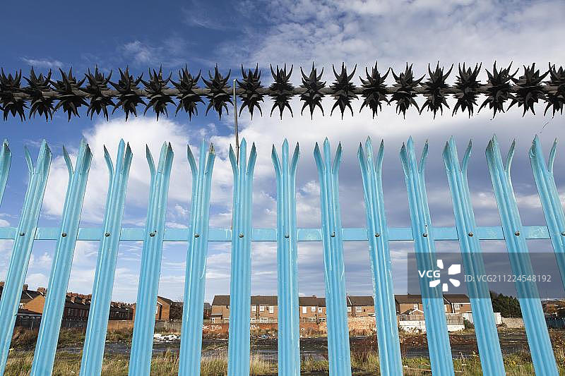 北爱尔兰西贝尔法斯特的安全围栏图片素材