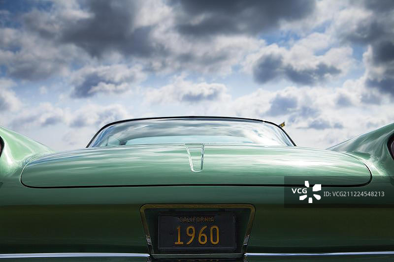 绿色美式经典老爷车后部细节，老爷车聚会，瑞典韦斯特罗斯，欧洲图片素材