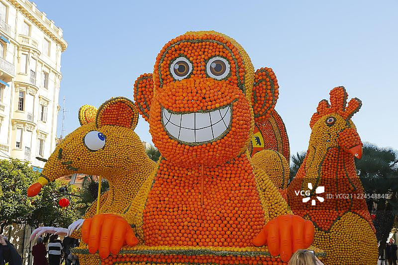 82届柠檬节：用柠檬和橙子制成的动物形象，芒通比奥韦花园，法国图片素材