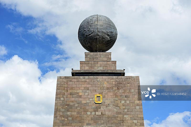 厄瓜多尔赤道纪念碑东侧图片素材