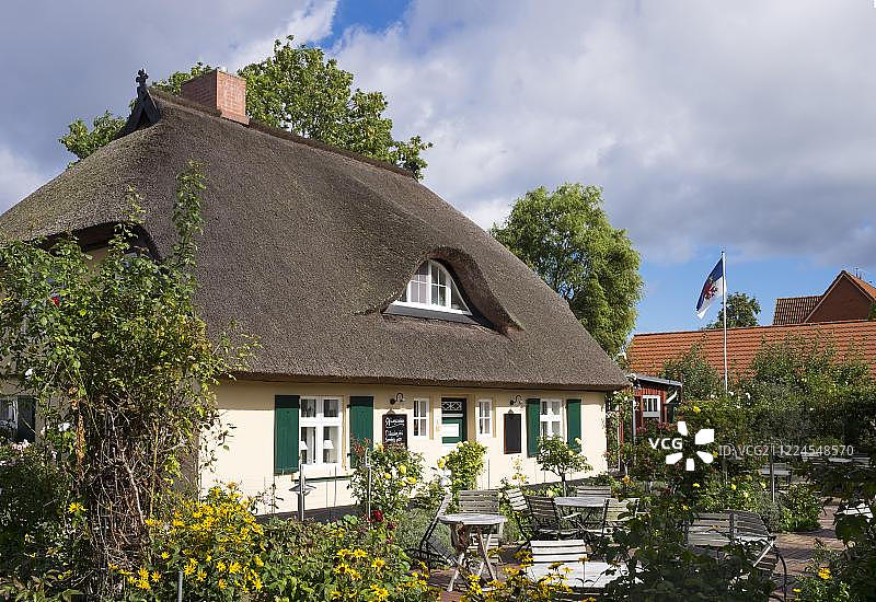 德国梅克伦堡-前波美拉尼亚州青斯特罗斯加滕咖啡馆图片素材