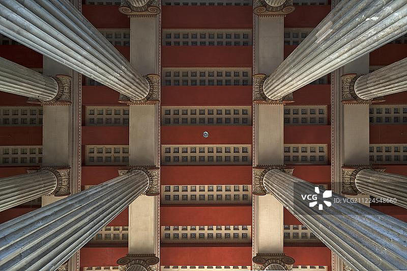 多立克天花板结构的柱子，普罗皮拉伊，建筑师Leo von Klenze，国王广场，慕尼黑，巴伐利亚，上巴伐利亚，德国，欧洲图片素材