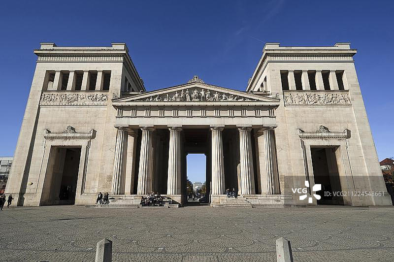 古代 Propylaea 东侧，建筑师 Leo von Klenze，国王广场，慕尼黑，巴伐利亚，上巴伐利亚，德国，欧洲图片素材