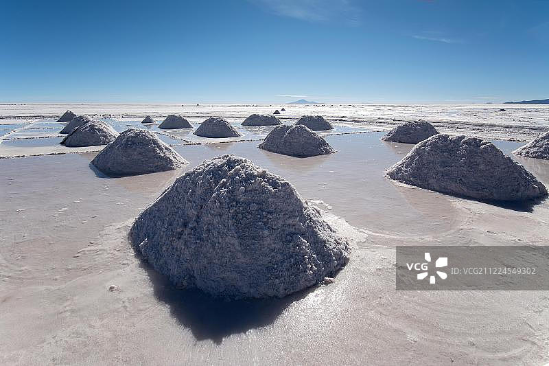乌尤尼盐沼盐堆，玻利维亚图片素材