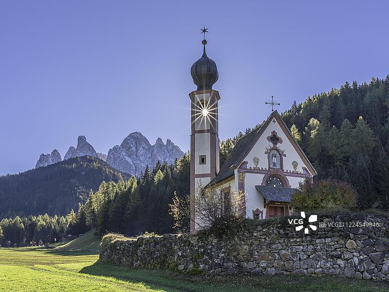 意大利南蒂罗尔维尔诺斯圣约翰教堂图片素材